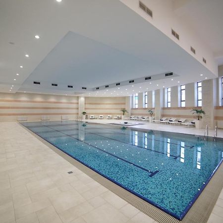 Orion Hotel Bishkek Bagian luar foto Swimming pool