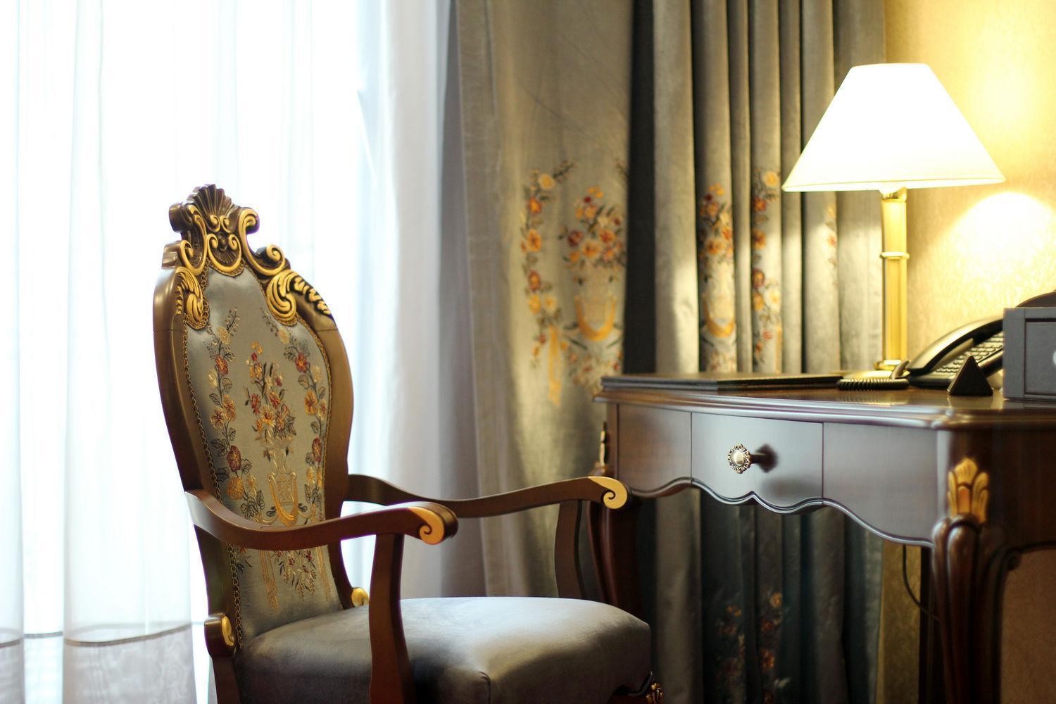 Orion Hotel Bishkek Bagian luar foto A chair