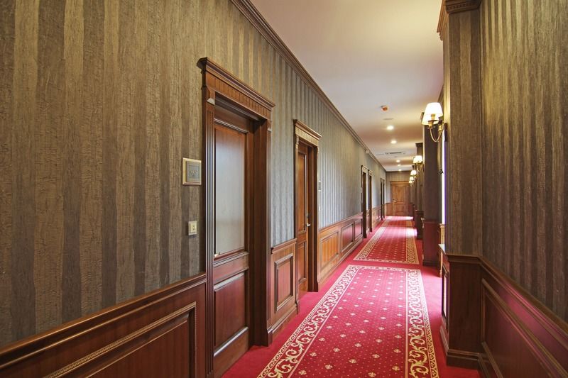 Orion Hotel Bishkek Bagian luar foto A corridor in a hotel
