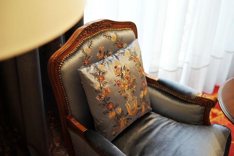 Orion Hotel Bishkek Bagian luar foto A cushion
