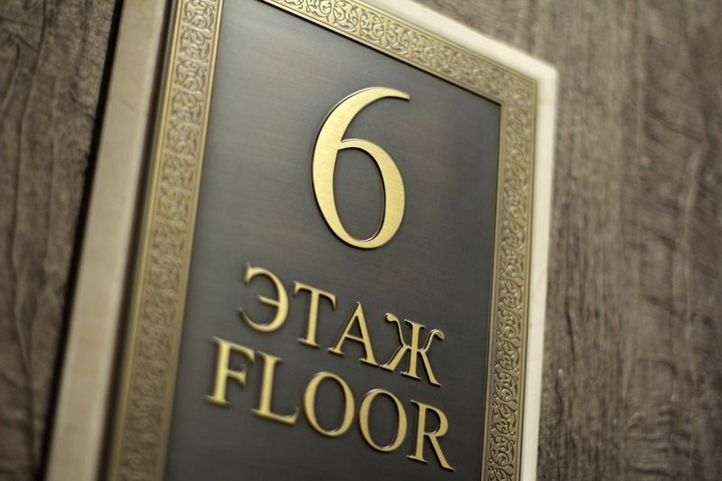 Orion Hotel Bishkek Bagian luar foto Floor sign