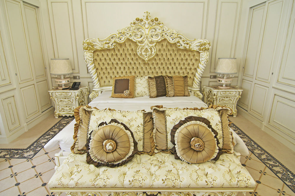 Orion Hotel Bishkek Bagian luar foto A bedroom in the Emirates Palace