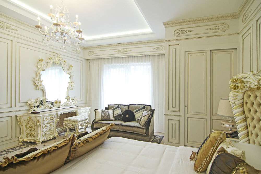 Orion Hotel Bishkek Bagian luar foto A bedroom