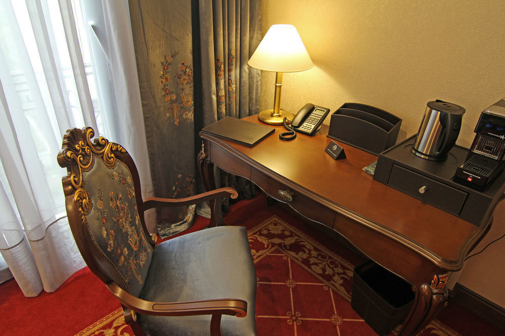 Orion Hotel Bishkek Bagian luar foto A writing desk in a hotel room