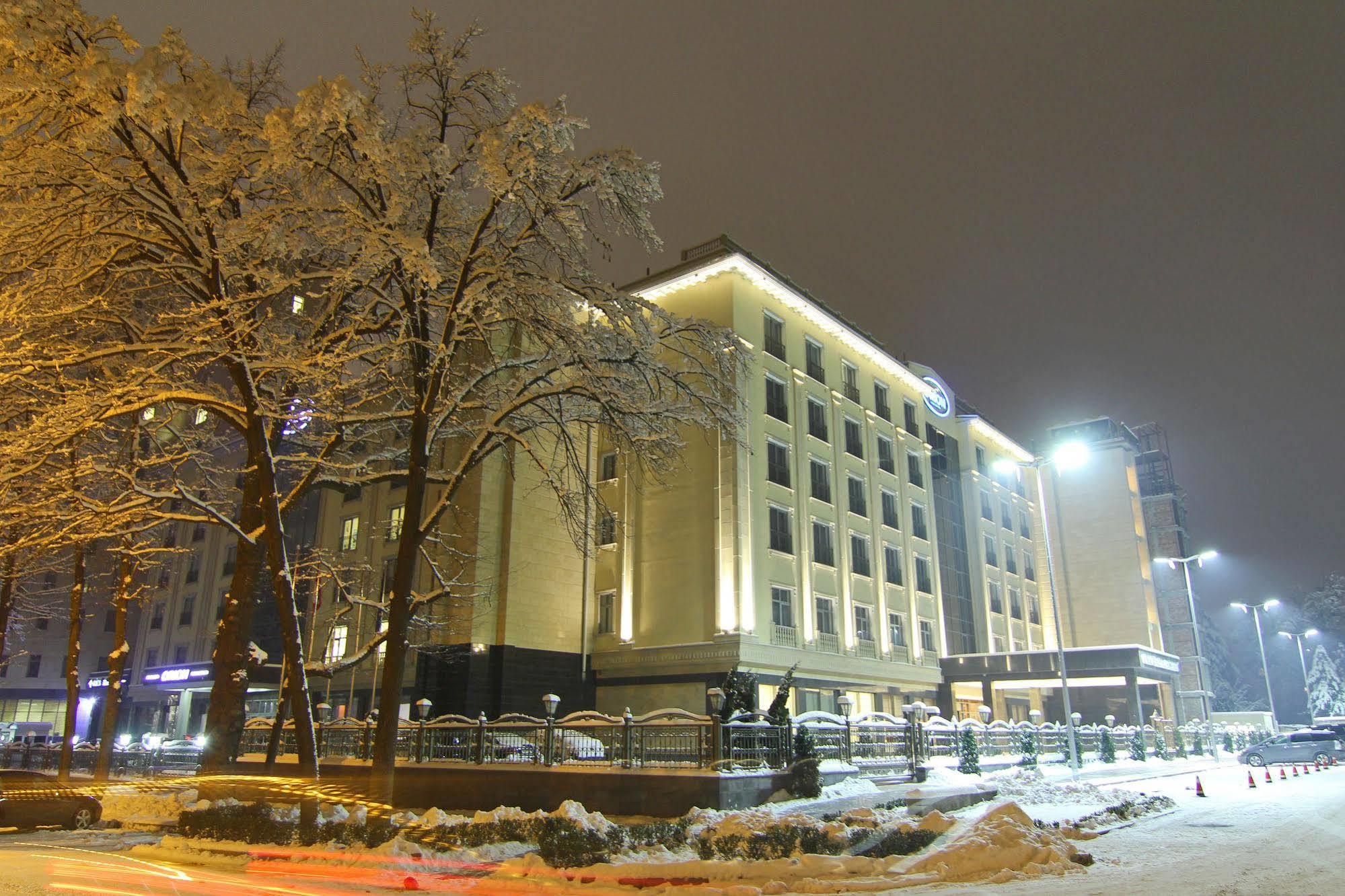 Orion Hotel Bishkek Bagian luar foto Hilton Prague