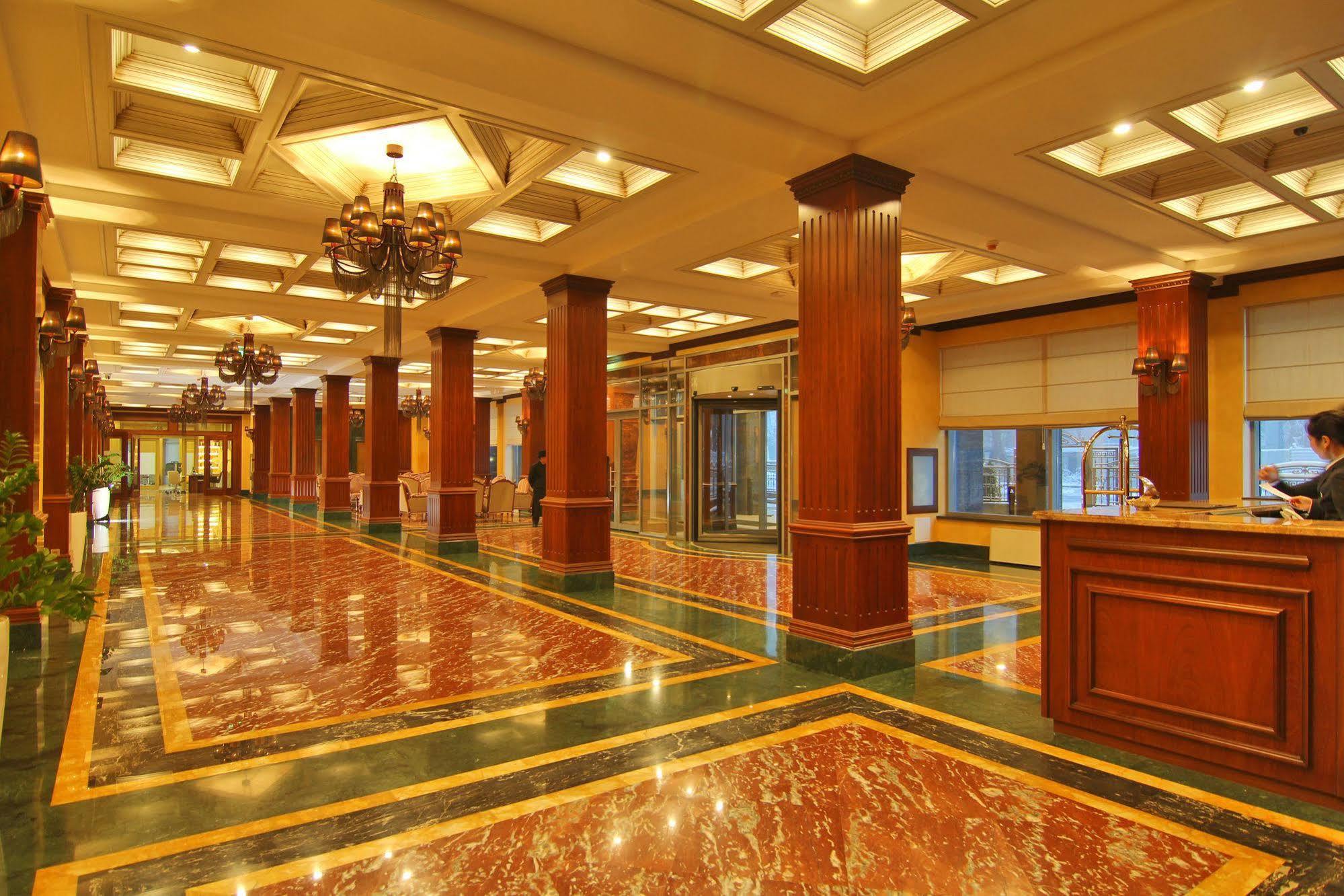 Orion Hotel Bishkek Bagian luar foto Lobby